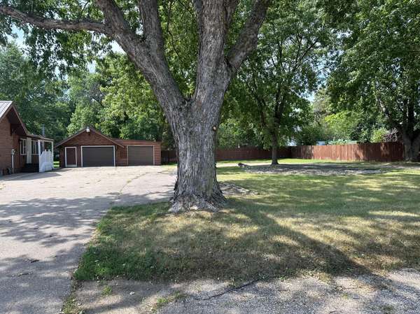 570 2nd AVE N, Windom, MN 56101