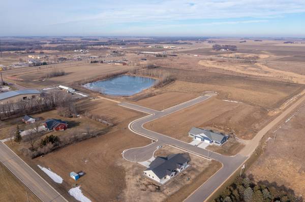 105 Bluestem DR, Blue Earth, MN 56013