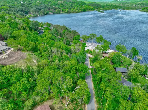 1205 Riverside Drive N, Hudson, WI 54016