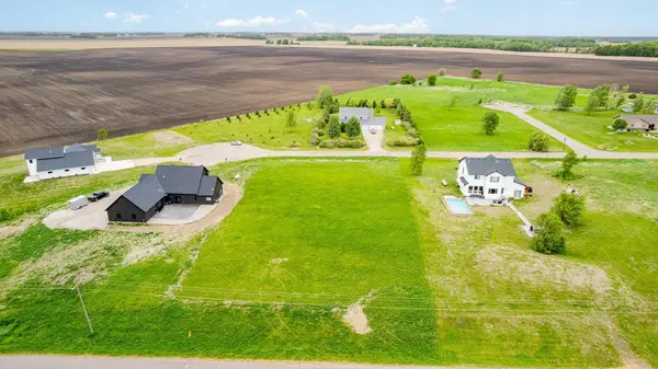 19329 Lake Volney CIR, Le Center, MN 56057