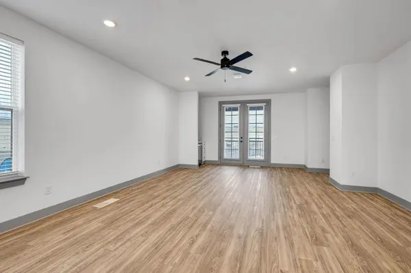 8871 Meridian TRL, Woodbury, MN 55125