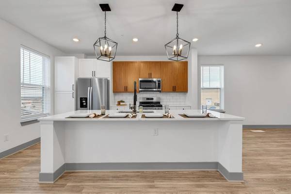8871 Meridian TRL, Woodbury, MN 55125