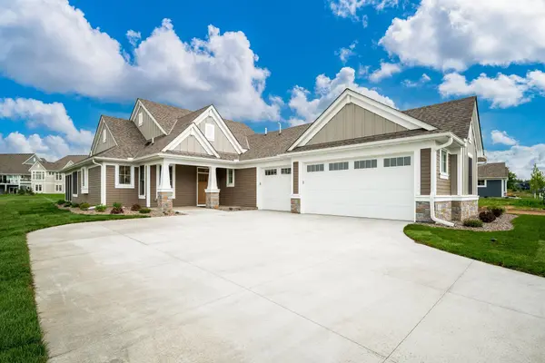 116 Spring Farm RD, North Oaks, MN 55127