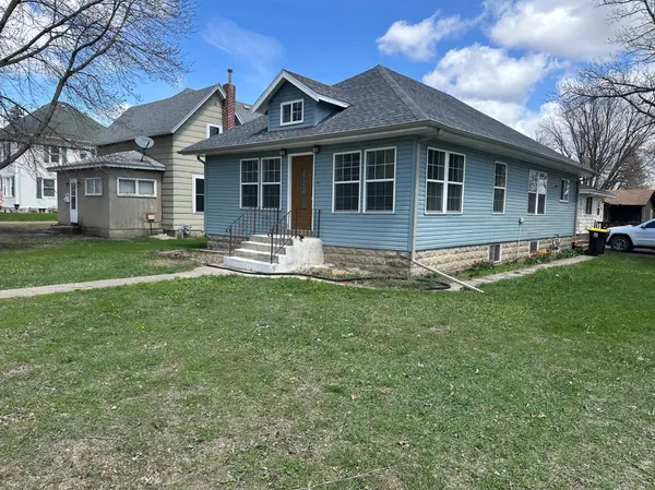 709 4th AVE, Windom, MN 56101