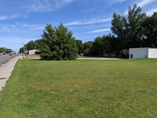 - 1st ST S, Willmar, MN 56201