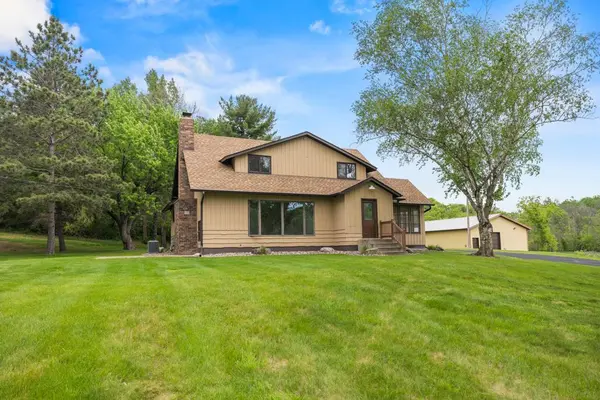 2591 Carver AVE E, Maplewood, MN 55119