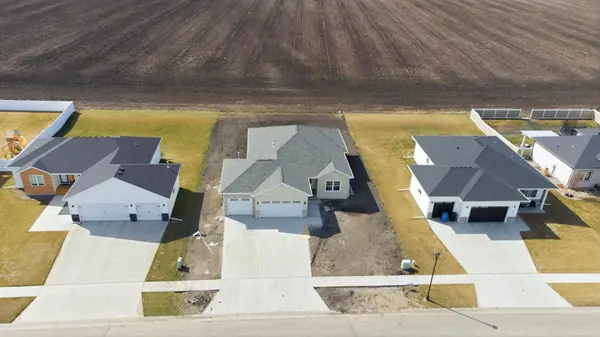 4288 Pine Pkwy S, Fargo, ND 58104
