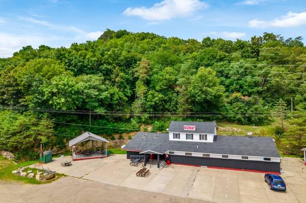 W626 Midway RD, Fountain City, WI 54629
