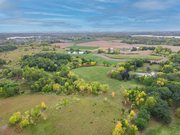 8577 Tellers RD, Chaska, MN 55318