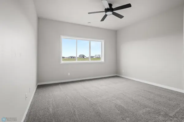 216 Laverne LN, Colfax, ND 58018