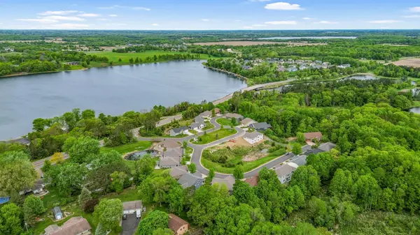 31066 Magnolia Ridge WAY, Lindstrom, MN 55045