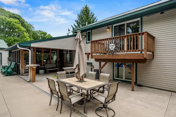 2511 Carver AVE E, Maplewood, MN 55119