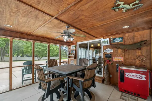 2511 Carver AVE E, Maplewood, MN 55119