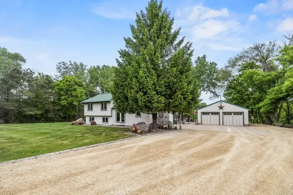 2511 Carver AVE E, Maplewood, MN 55119