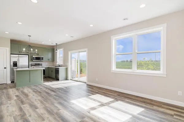 811 Viburnum ST, Belle Plaine, MN 56011