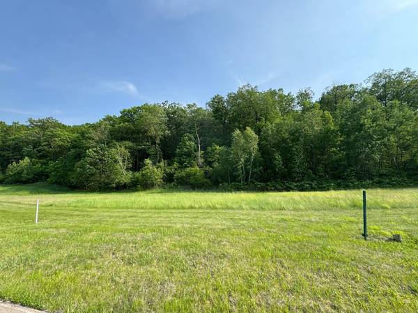 2812 Oakhurst DR, Lake City, MN 55041