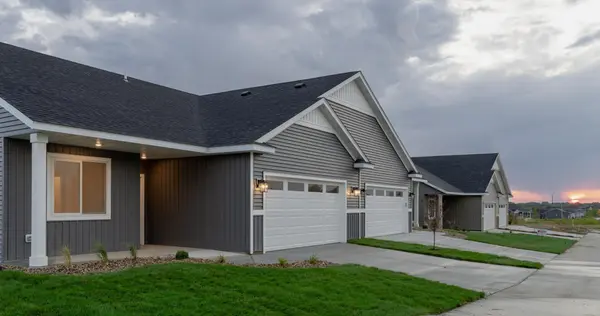 5515 Sundown PL NW, Rochester, MN 55901