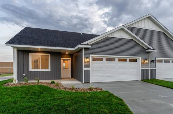 5515 Sundown PL NW, Rochester, MN 55901