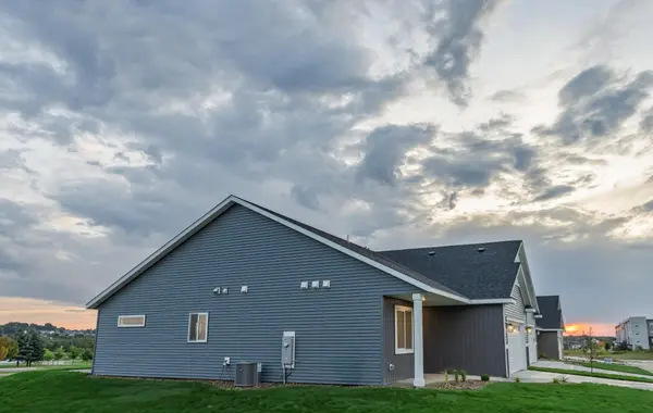 5515 Sundown PL NW, Rochester, MN 55901