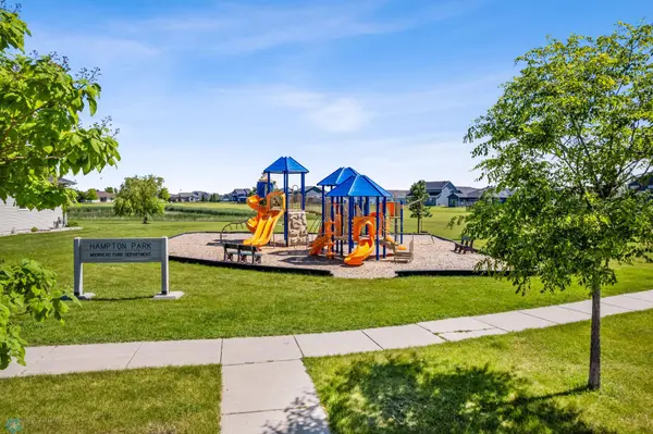 4757 Hampton LOOP S, Moorhead, MN 56560