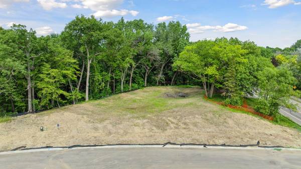 12802 Woodhaven PL, Minnetonka, MN 55305