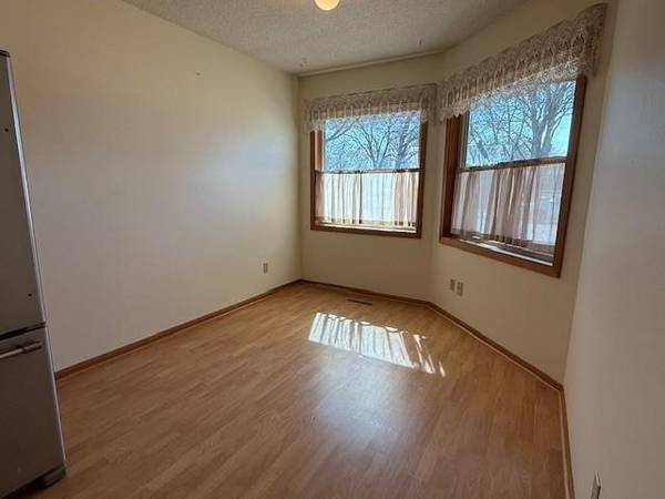 324 7th ST, Windom, MN 56101