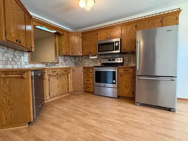 324 7th ST, Windom, MN 56101