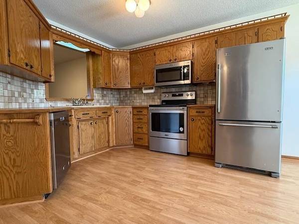 324 7th ST, Windom, MN 56101