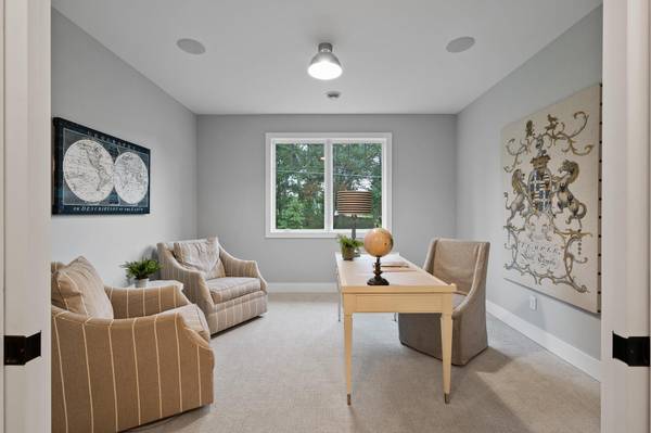 25370 Park LN, Excelsior, MN 55331