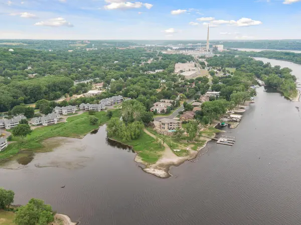 560 Lakeside Bay DR S, Bayport, MN 55003