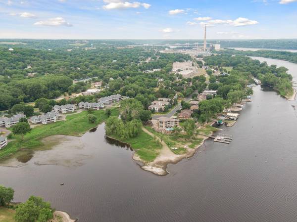 560 Lakeside Bay DR S, Bayport, MN 55003