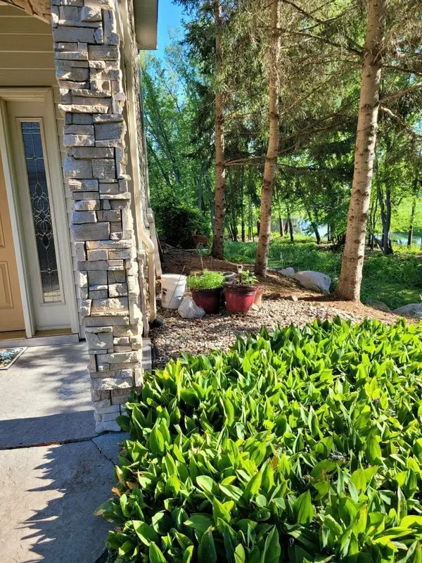 560 Lakeside Bay DR S, Bayport, MN 55003