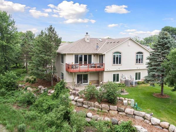 560 Lakeside Bay DR S, Bayport, MN 55003