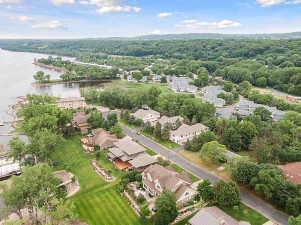 560 Lakeside Bay DR S, Bayport, MN 55003