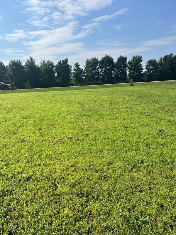 640 West Lake ST W, Avoca, MN 56114