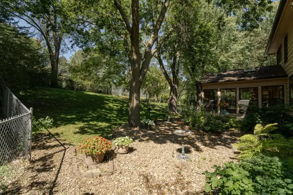 1103 Skyline DR SW, Rochester, MN 55902