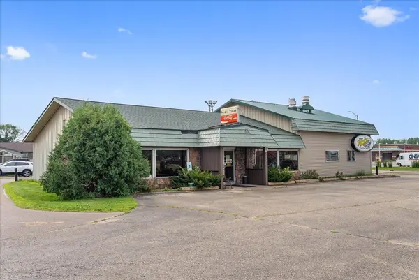 1230 N Knowles AVE, New Richmond, WI 54017