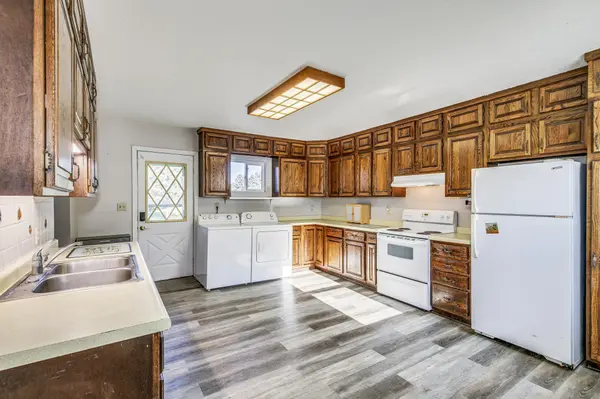 105 10th ST NW, Plainview, MN 55964
