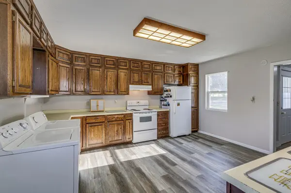 105 10th ST NW, Plainview, MN 55964