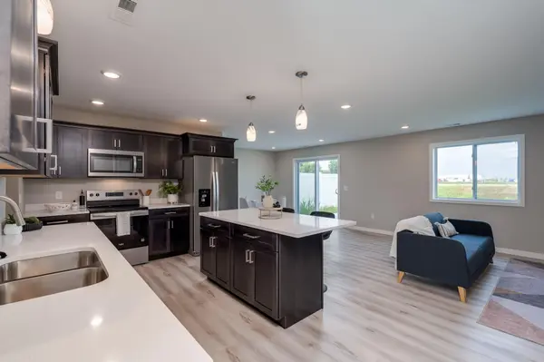 3216 Scotch LN, Mankato, MN 56001