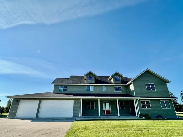 310 7th ST SW, Roseau, MN 56751
