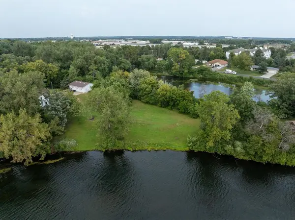 1360 Lone Oak RD, Eagan, MN 55121