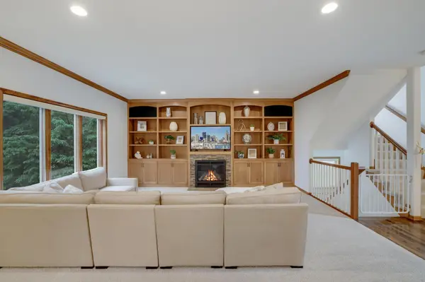 645 Ramsey CIR, Carver, MN 55315
