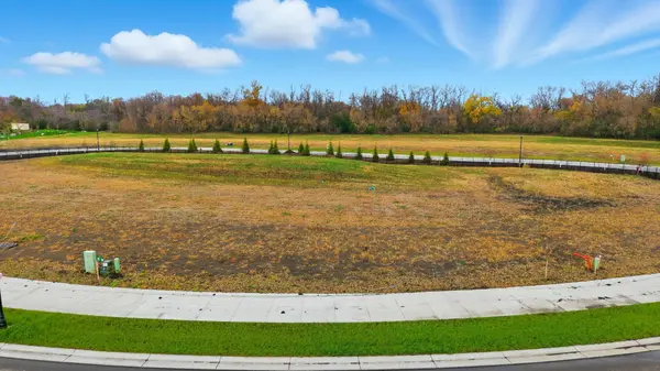 8146 Rivers Edge LN, Horace, ND 58047