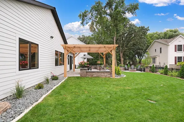 4951 Parkside Circle, Eagan, MN 55123