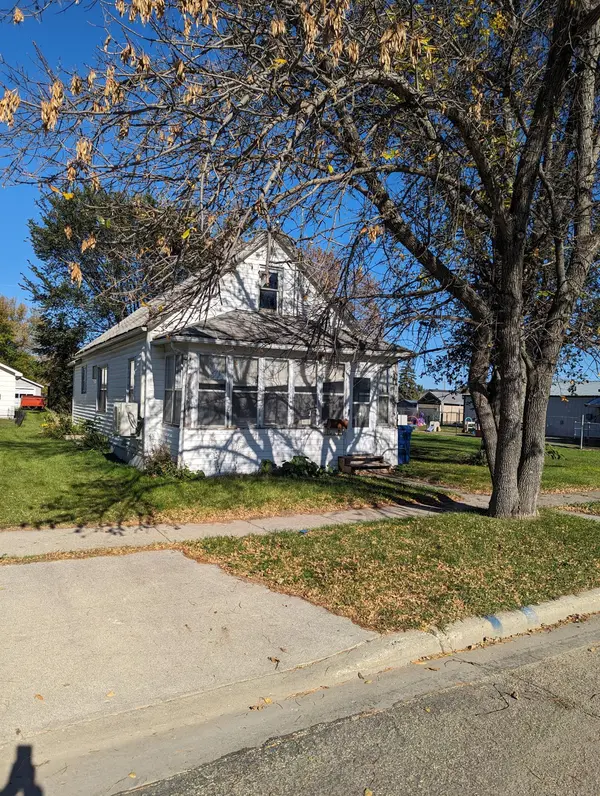 212 2nd AVE, Enderlin, ND 58027
