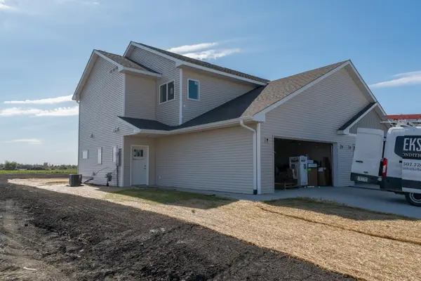3203 Noble DR, Mankato, MN 56001