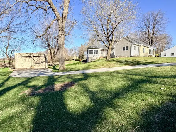 622 Woodcrest AVE, Worthington, MN 56187