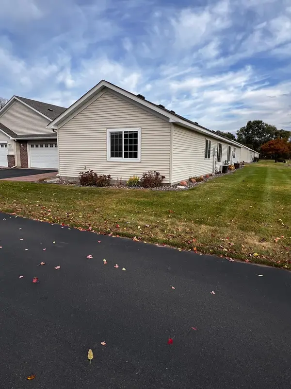 1315 Heritage LN, Waite Park, MN 56387