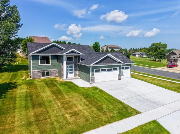 809 5th Avenue NW, Dodge Center, MN 55927